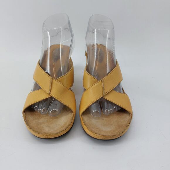 Clarks Artisan Sandals Size 8.5 M Leather Upper Tan Wedge 73527 - Picture 2 of 12